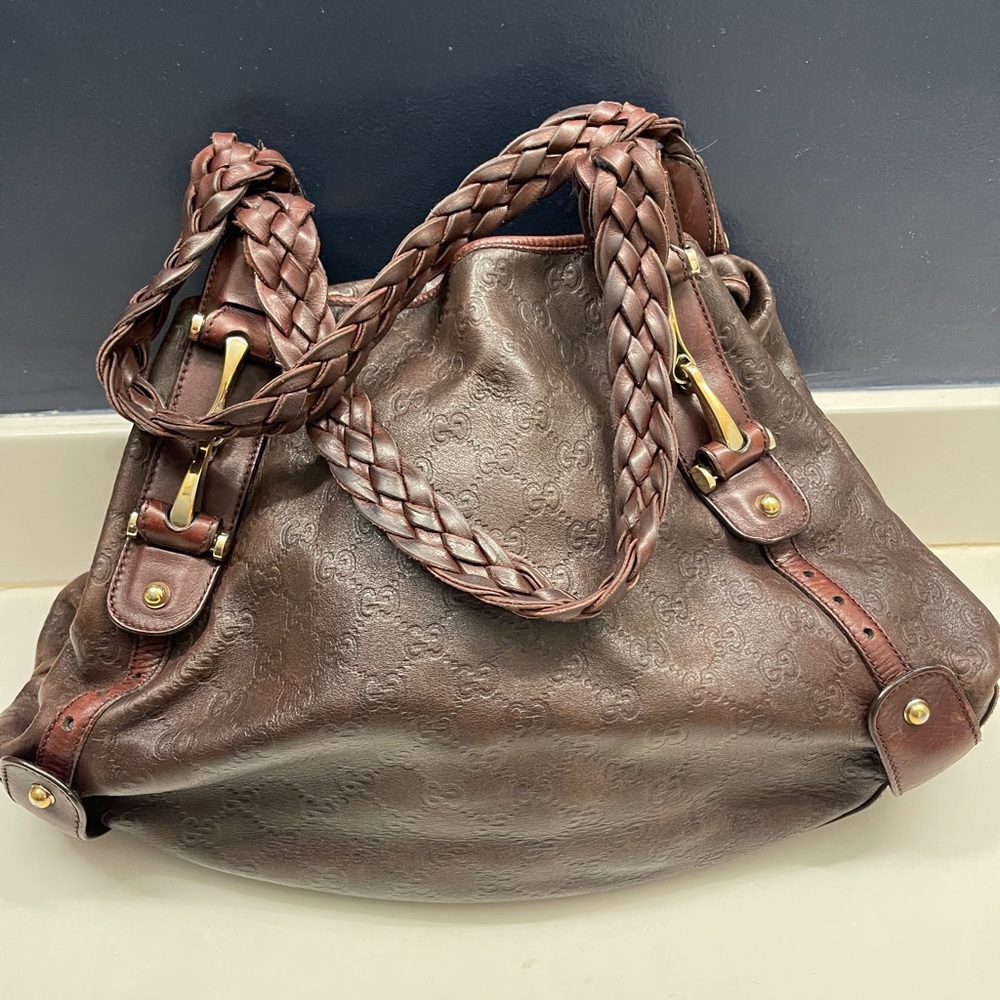 Authentic leather Gucci bag. 👜 💯
